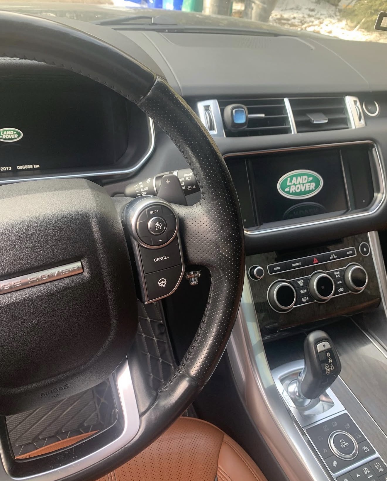 Land Rover – Close-up